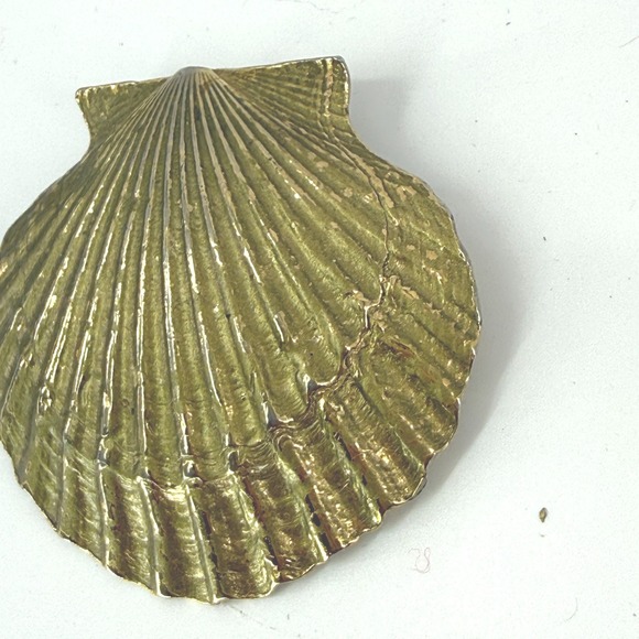 Vintage brass Shell statement, piece necklace, coastal holiday, pendant 2.5"x2.5 - Picture 3 of 10